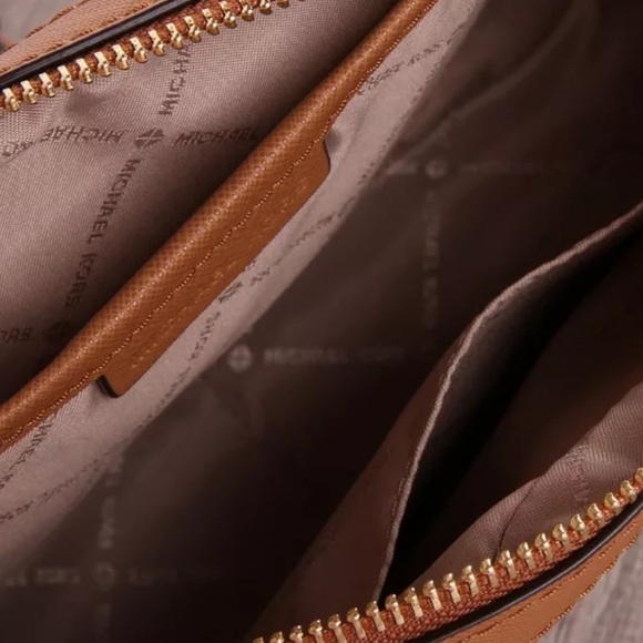 Michael Kors Jet Set Crossbody Vanilla MK - Picture 5 of 5